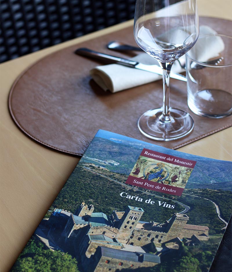 Comer en el Monasterio de Sant Pere de Rodes