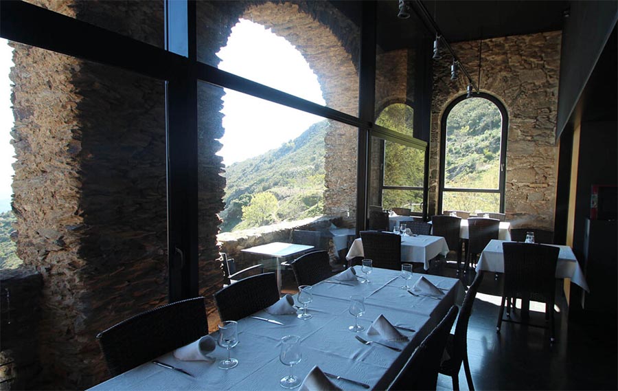 Cuina de mercat i plats generosos al Restaurant El Monestir de Sant Pere de Rodes